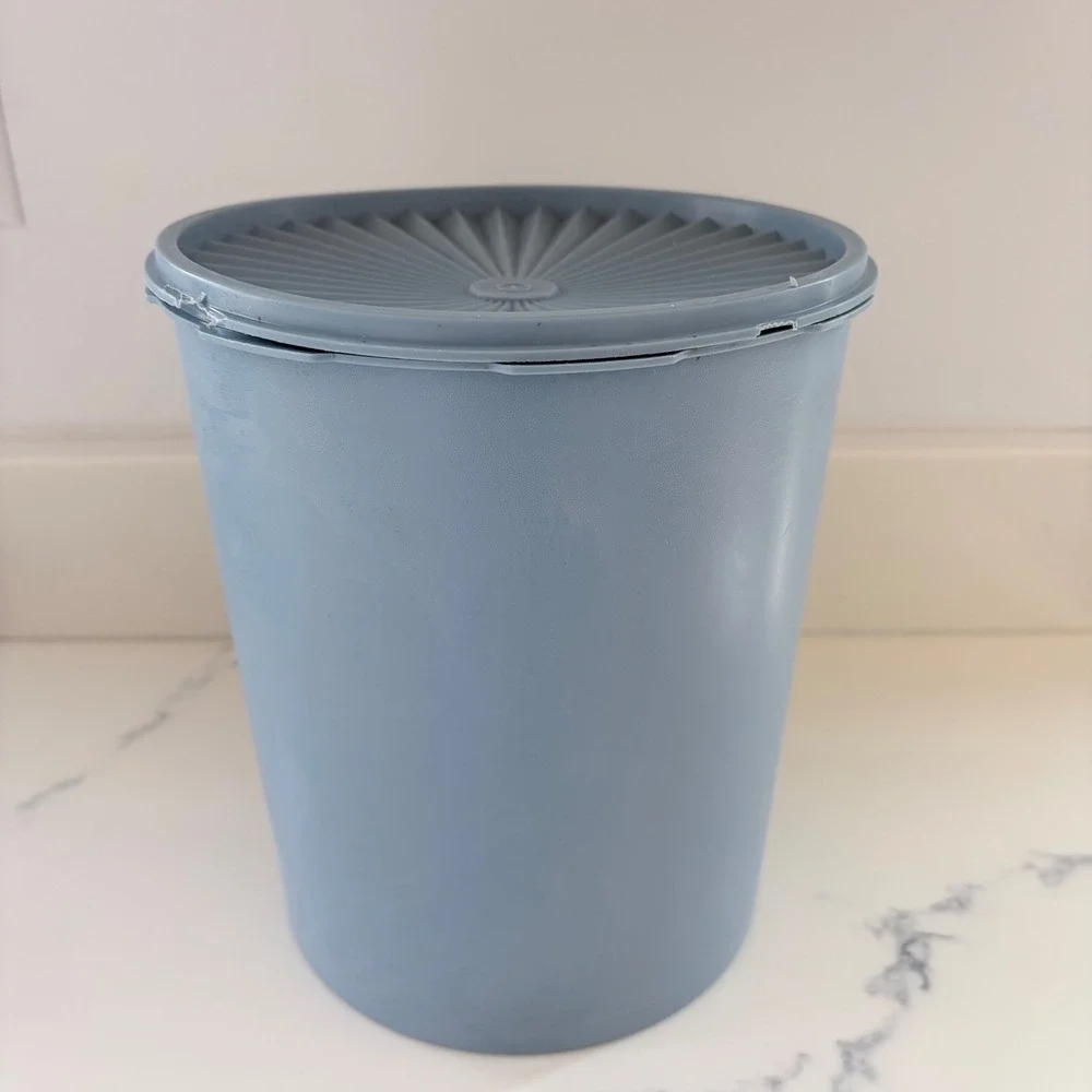 Vintage Tupperware Servalier Canister Blue 1339-1 with Sunburst Lid 1205-4‎ USA